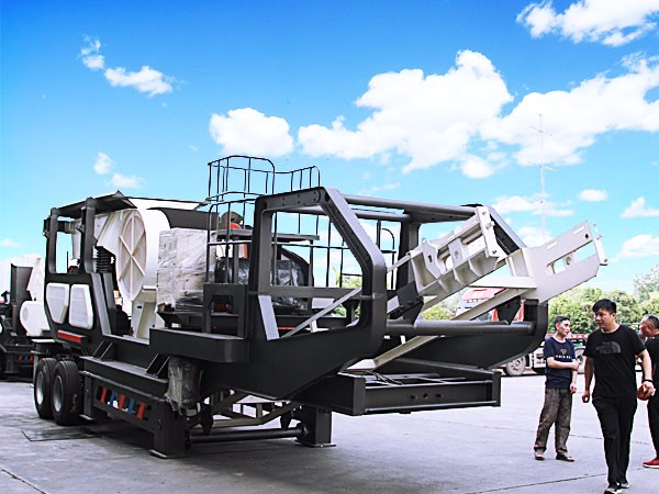 紅星汽車車載一體式移動(dòng)碎石機(jī)盛行市場(chǎng)，機(jī)器美價(jià)格更美