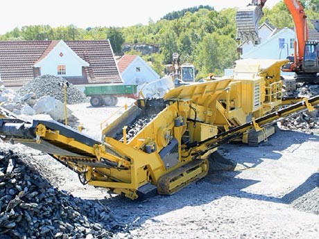 混凝土路面破碎機械-移動式破碎機一機當(dāng)先，實干擔(dān)當(dāng)！