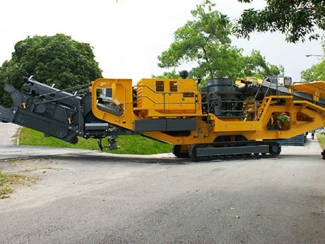 履帶流動(dòng)式石頭碎石機(jī)一天能碎多少石子？如何配置比較省錢