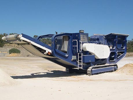 履帶式反擊式破碎機多少錢，要求時產(chǎn)200噸