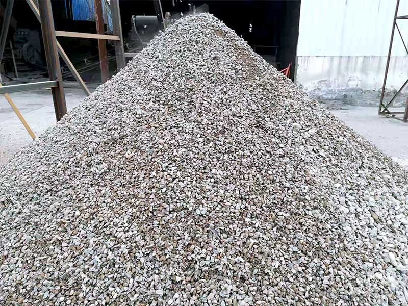 05石子不好賣，這款機(jī)器碎石成沙解難題（附廣西05石子制砂現(xiàn)場(chǎng)）