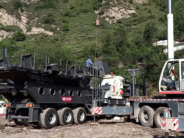 大型移動式石子粉碎機(jī)設(shè)備種類、型號及配置詳解