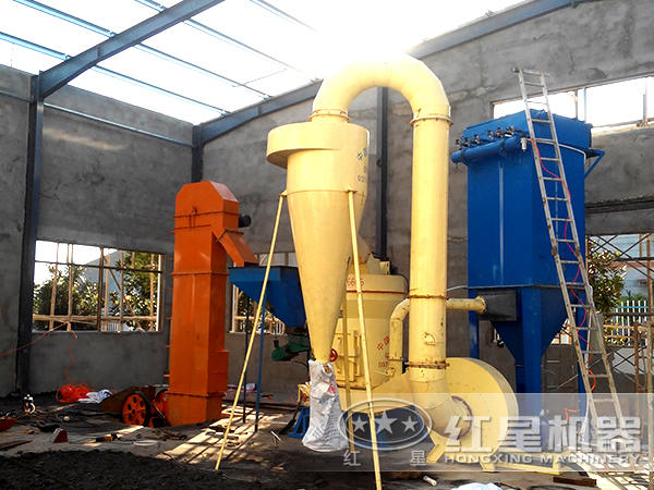 磨粉機(jī)現(xiàn)場(chǎng)圖