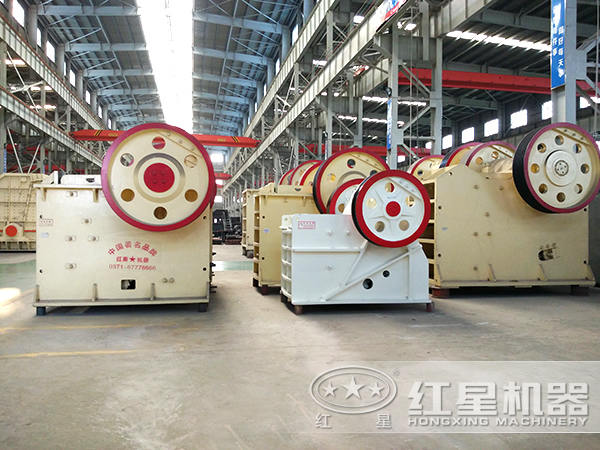 顎式破碎機(jī)側(cè)面圖