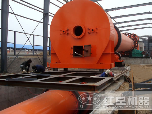 紅星技術(shù)人員正在安裝調(diào)試?yán)鋮s機(jī)