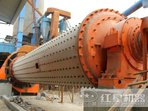溢流型球磨機(jī)現(xiàn)場