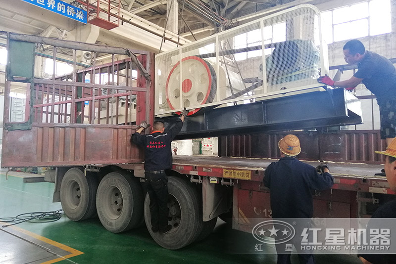 紅星對輥制砂機價格優(yōu)惠，車間直接發(fā)貨