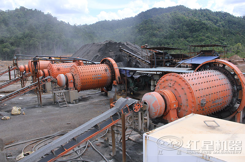 多臺(tái)球磨機(jī)作業(yè)現(xiàn)場(chǎng)，高產(chǎn)量配置