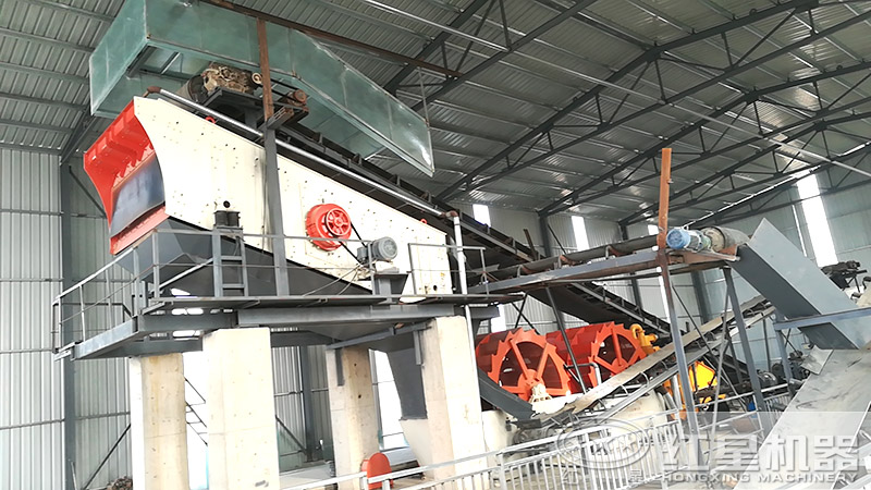 時(shí)產(chǎn)量600噸水洗石子現(xiàn)場(chǎng)配置2臺(tái)洗石機(jī)