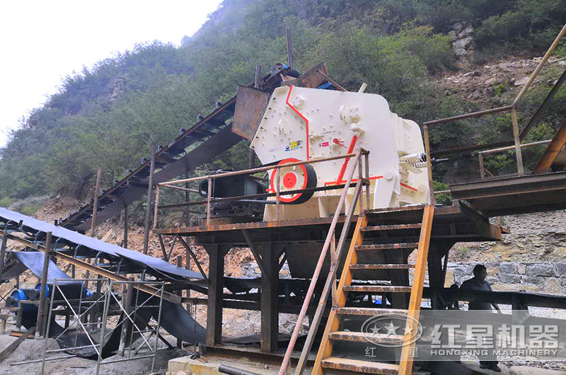 反擊式制砂機(jī)工作現(xiàn)場圖片