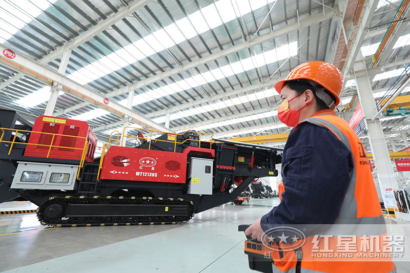 紅星小型河卵石制砂機(jī)一體機(jī)車間試機(jī)演練