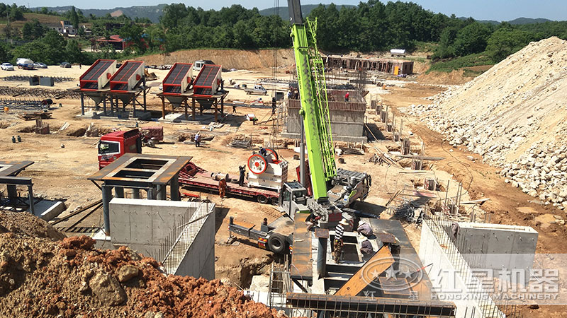 配置一條時(shí)產(chǎn)量300噸石灰石干法制砂生產(chǎn)線價(jià)格多少？附環(huán)保制沙方案