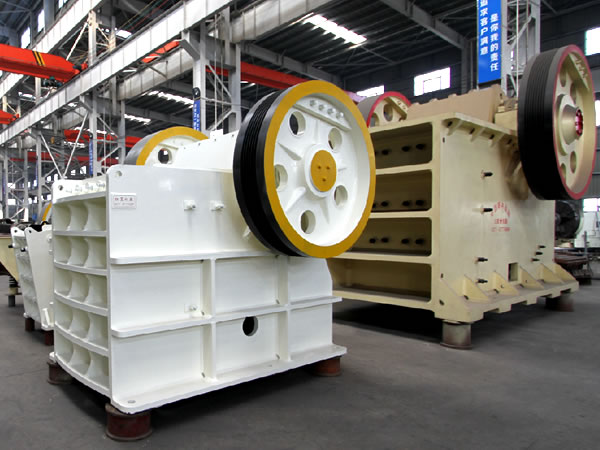 葉臘石破碎機(jī)圖片