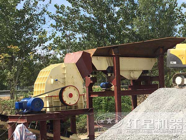 錘式破碎機(jī)現(xiàn)場圖