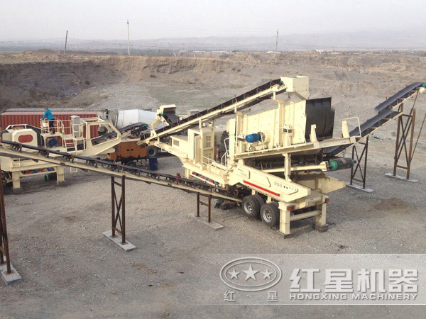 產(chǎn)量300t/h移動(dòng)破碎站現(xiàn)場(chǎng)圖