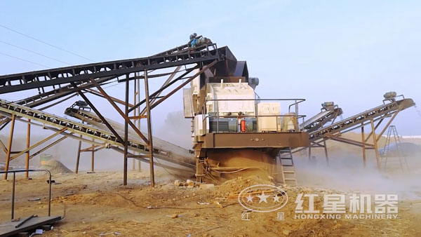移動破碎站生產(chǎn)中