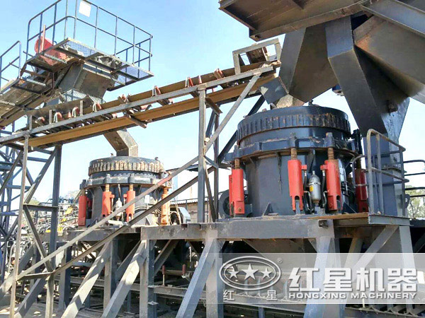 液壓圓錐破碎機(jī)現(xiàn)場(chǎng)實(shí)拍