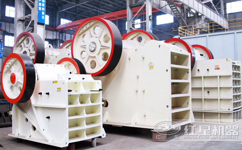 小型石子粉碎機廠區(qū)實拍