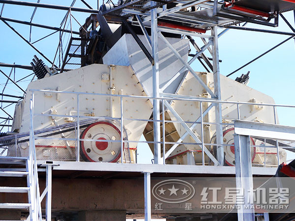 反擊式破碎機(jī)現(xiàn)場(chǎng)實(shí)拍