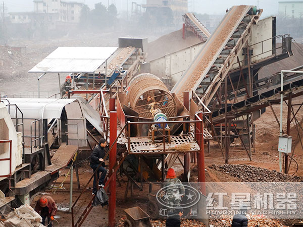 建筑垃圾移動式破碎機現(xiàn)場實拍