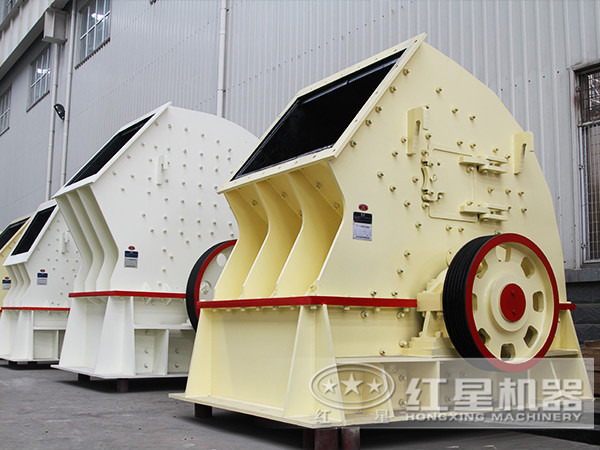 小型錘破粉碎機(jī)生產(chǎn)車間