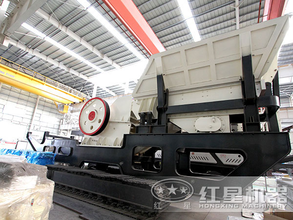 紅星顎破移動(dòng)式破碎機(jī)車間圖