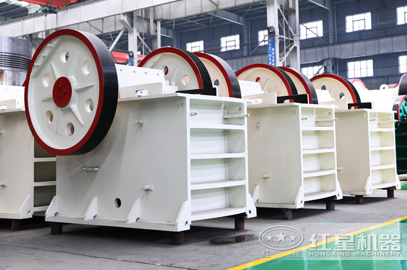 69顎式破碎機(jī)車間實(shí)拍