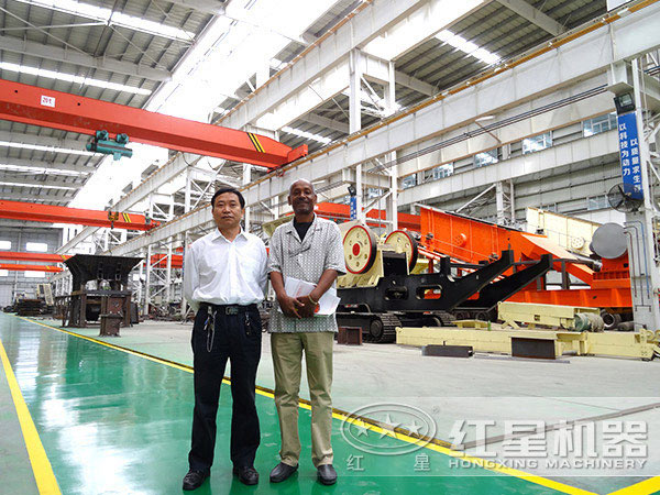 移動(dòng)式破碎站車間高清實(shí)拍