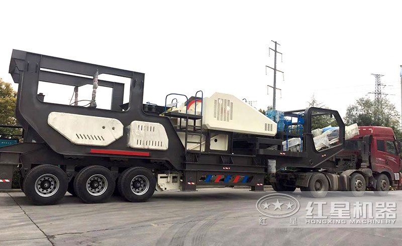 移動砸石機(jī)發(fā)貨現(xiàn)場