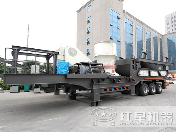 移動(dòng)圓錐破碎機(jī)廠區(qū)