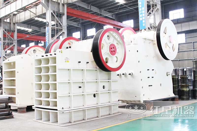 顎式破碎機(jī)生產(chǎn)車(chē)間實(shí)拍