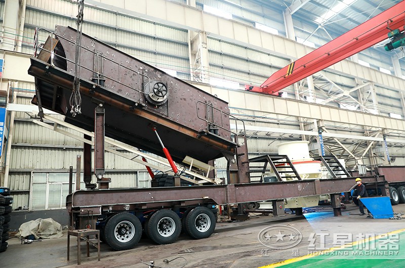 大型流動(dòng)粉砂機(jī)出貨中