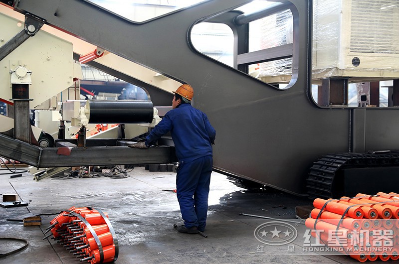 建筑垃圾移動破碎機生產(chǎn)中