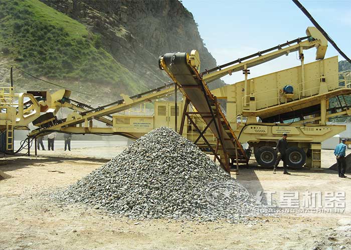 移動(dòng)鄂式破石機(jī)現(xiàn)場實(shí)拍