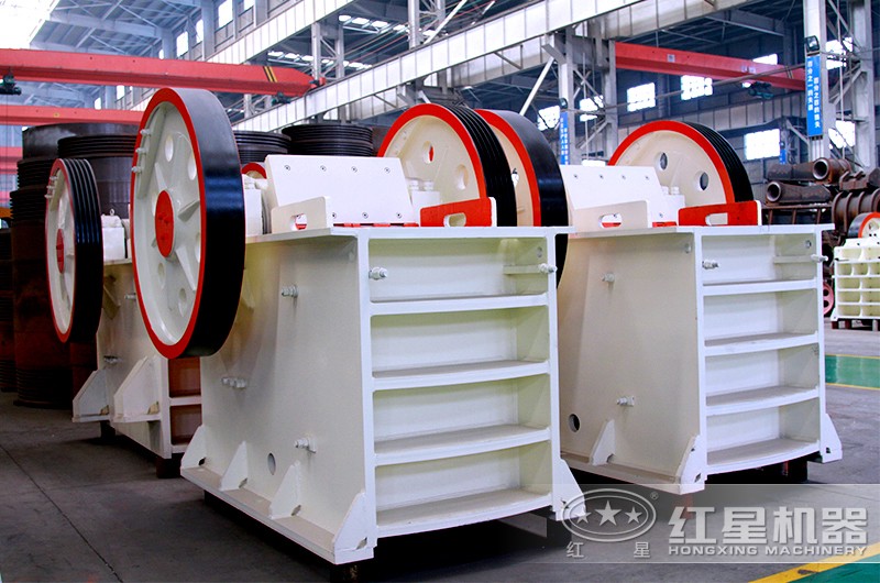 中型石頭破碎機(jī)車間實拍