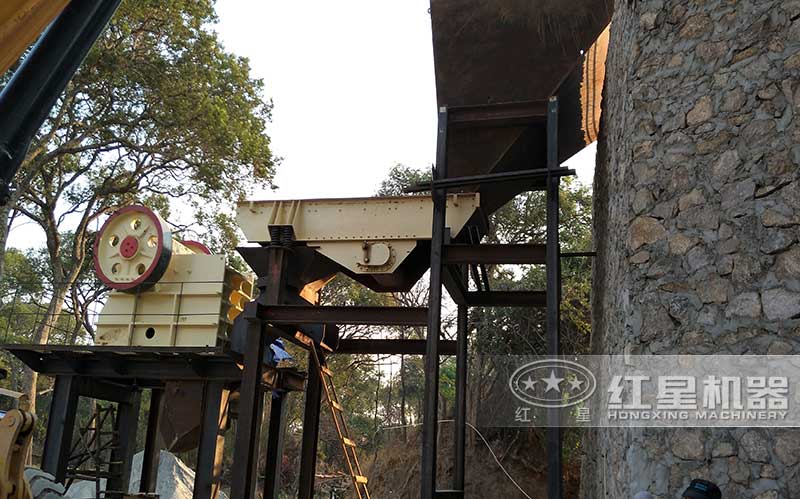 中型石頭破碎機(jī)現(xiàn)場實拍