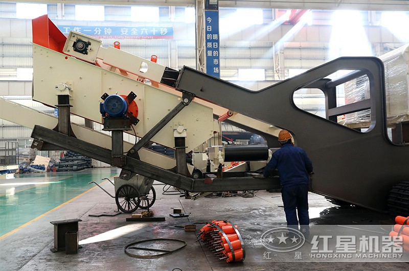 移動(dòng)碎石機(jī)組裝車(chē)間