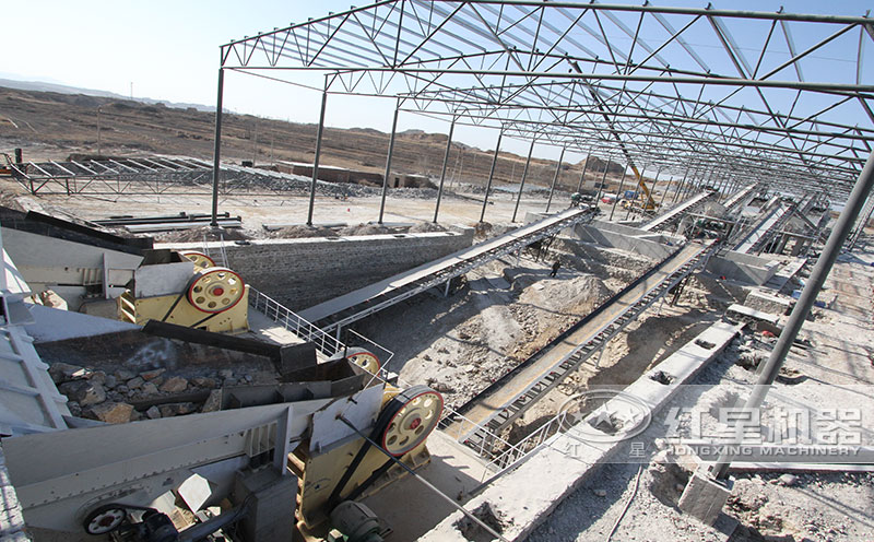 玄武巖破碎生產(chǎn)線現(xiàn)場(chǎng)