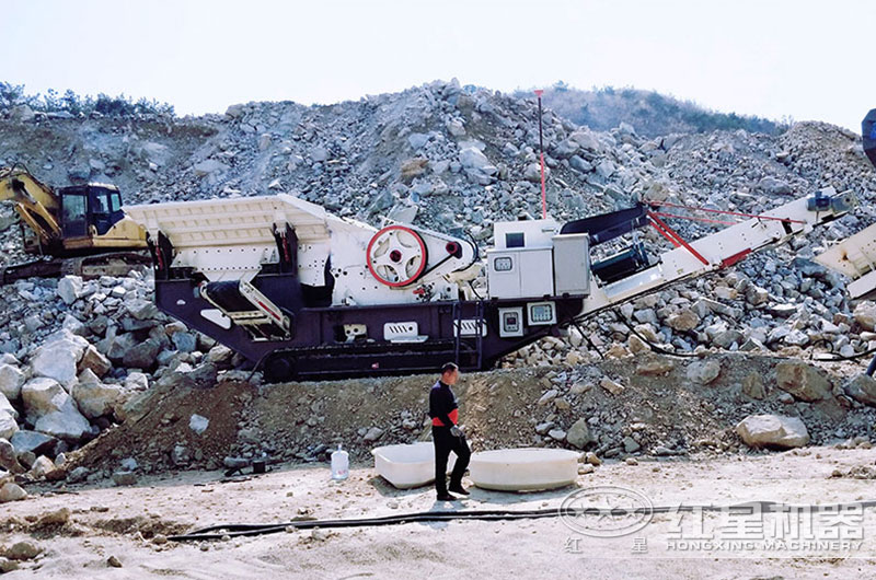 移動(dòng)粉碎機(jī)生產(chǎn)現(xiàn)場(chǎng)