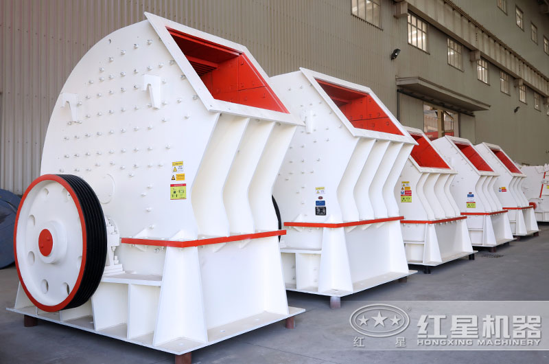 我公司生產(chǎn)的錘式破碎機(jī)