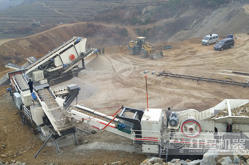 多種履帶移動(dòng)式石子破碎機(jī)聯(lián)合作業(yè)更高效