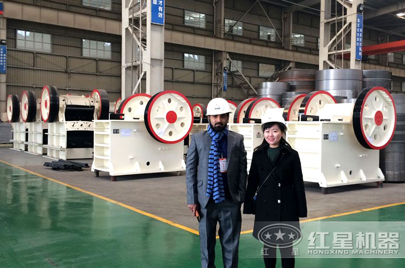 大理石碎石機(jī)客戶合影