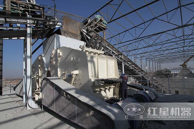 反擊式破碎機生產現(xiàn)場實拍