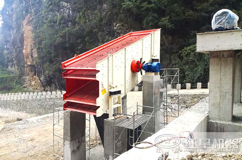 達(dá)州沙場(chǎng)圓振動(dòng)篩安裝現(xiàn)場(chǎng)