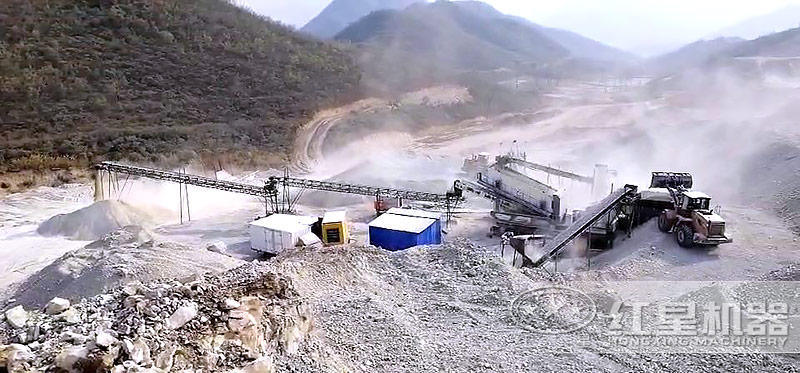 流動(dòng)式石頭制砂機(jī)加工現(xiàn)場(chǎng)