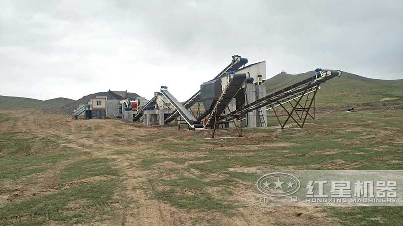 外蒙時(shí)產(chǎn)30噸小型破碎生產(chǎn)現(xiàn)場(chǎng)