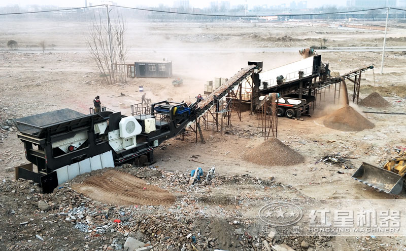 流動(dòng)石頭破碎機(jī)現(xiàn)場(chǎng)圖