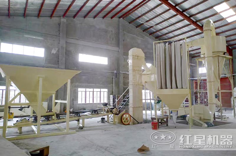 該石灰石磨粉生產(chǎn)線現(xiàn)場全景