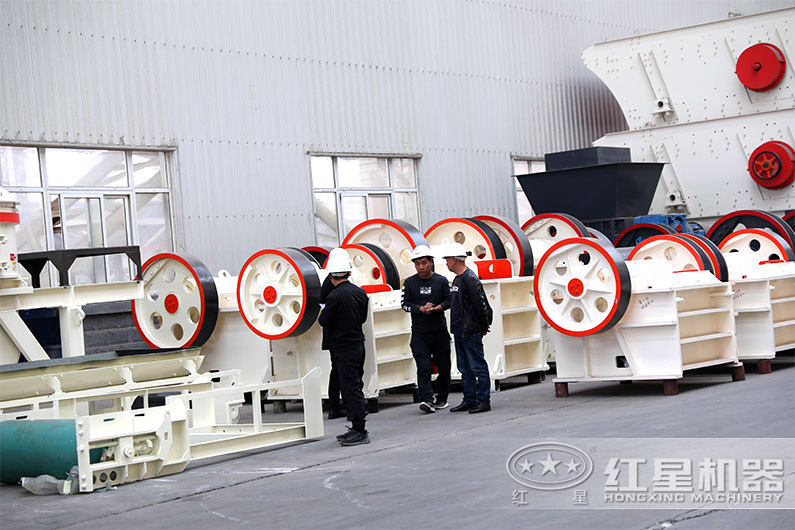 用戶考察小型碎石機(jī)