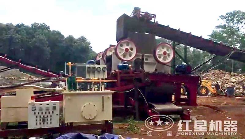 印尼河石破碎生產(chǎn)線細(xì)顎式破碎機(jī)